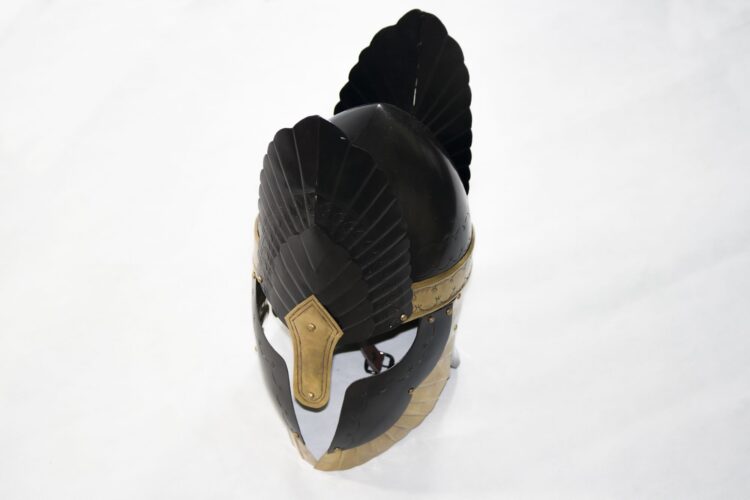 King's Helmet - Image 4