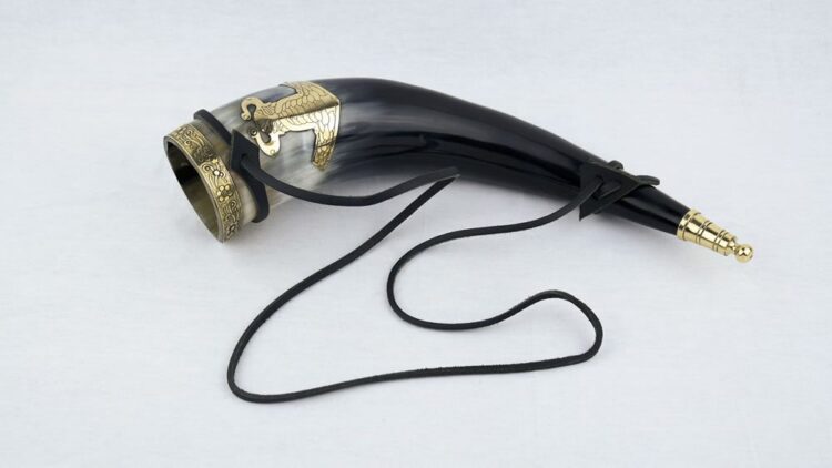 Thor Horn with Leather Strap