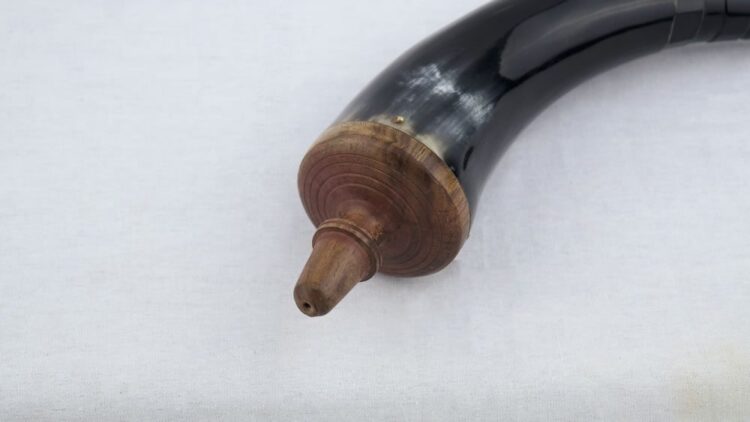 Natural Horn Powder Gunpowder Horn Flask - Image 3