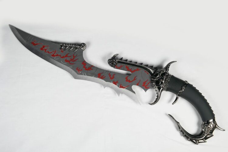 Skulls Fantasy Knife - Image 4