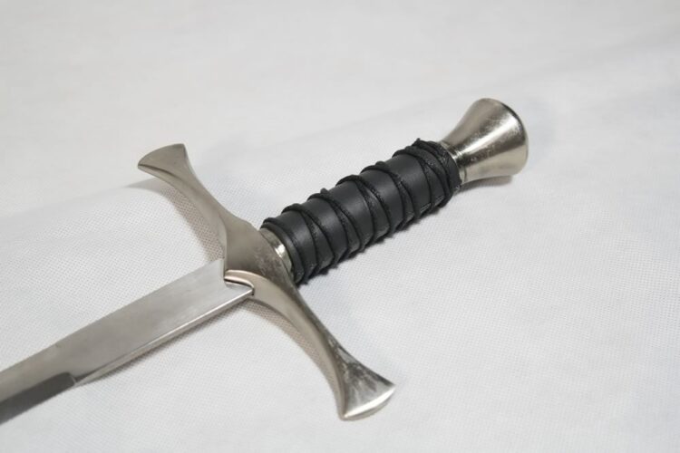 Arya Stark Needle Sword (Book) + Plaque - Image 2