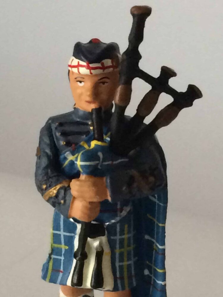 Pewter MacKenzie Seaforth Highlander Piper - Image 2