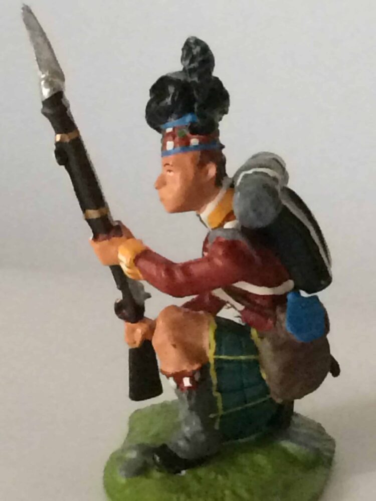 Pewter Gordon Highlander Kneeling - Image 3