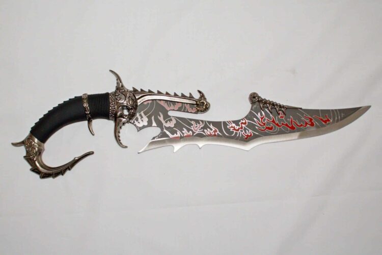 Skulls Fantasy Knife - Image 2