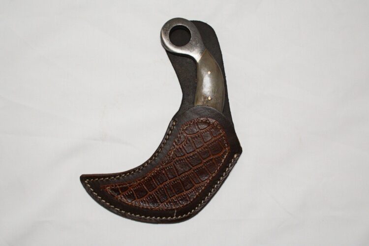Bone Pearl Handle Damascus Karambit - Image 4