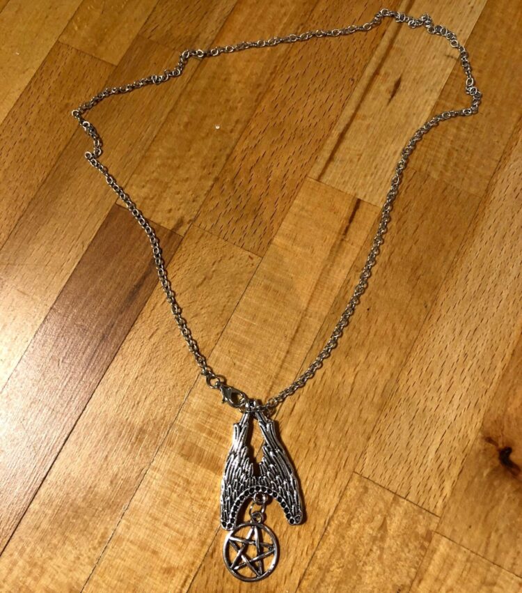 Pentagram with Wings Pagan Pendant in Box - Image 3