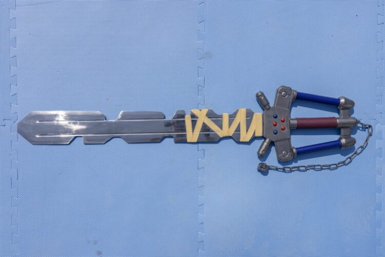 Large metal keyblade - Image 3