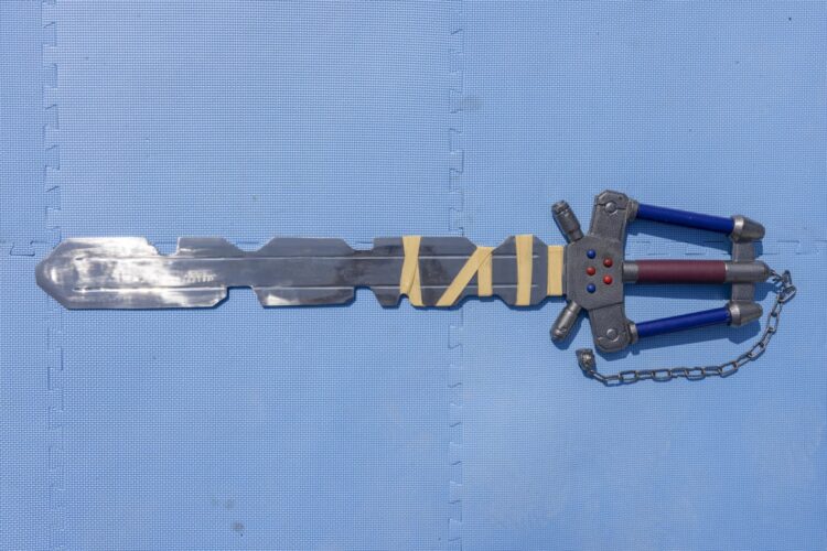 Large metal keyblade - Image 2