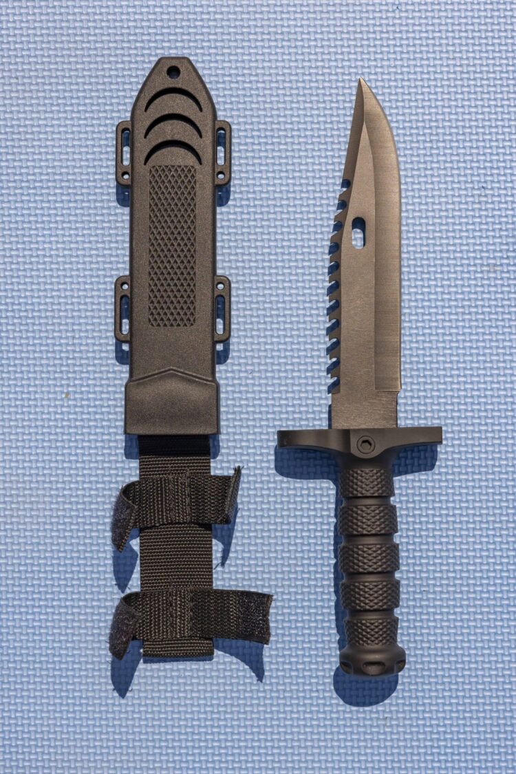 Survival style knife